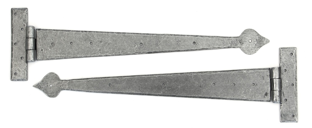 Pewter 22" Arrow Head T Hinge (pair) in-situ