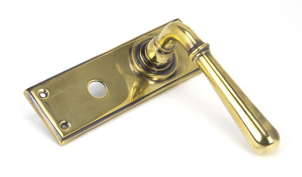 Aged Brass Newbury Lever Bathroom Set in-situ