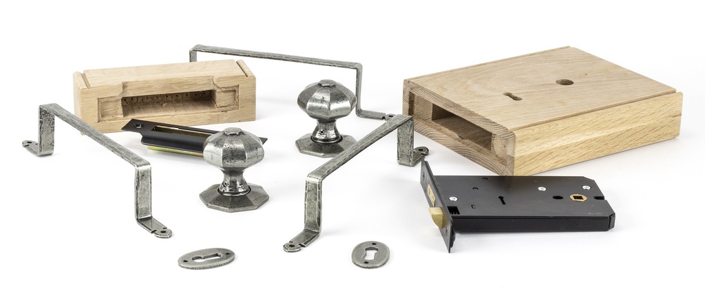 Pewter Oak Box Lock &amp; Octagonal Knob Set in-situ