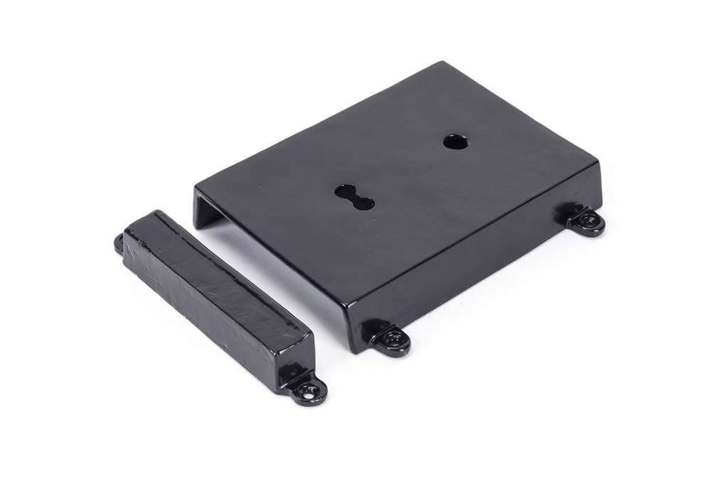Black Rim Lock & Cast Iron Cover in-situ