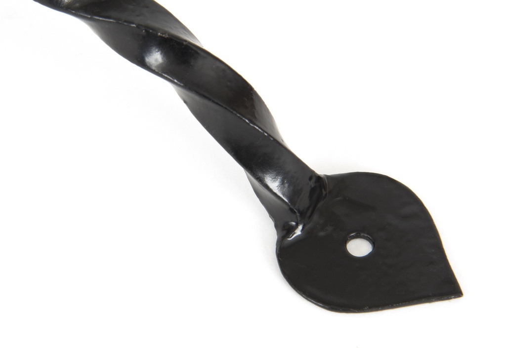 Black 7" Twist Pull Handle in-situ