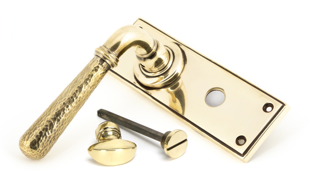 Aged Brass Hammered Newbury Lever Bathroom Set in-situ